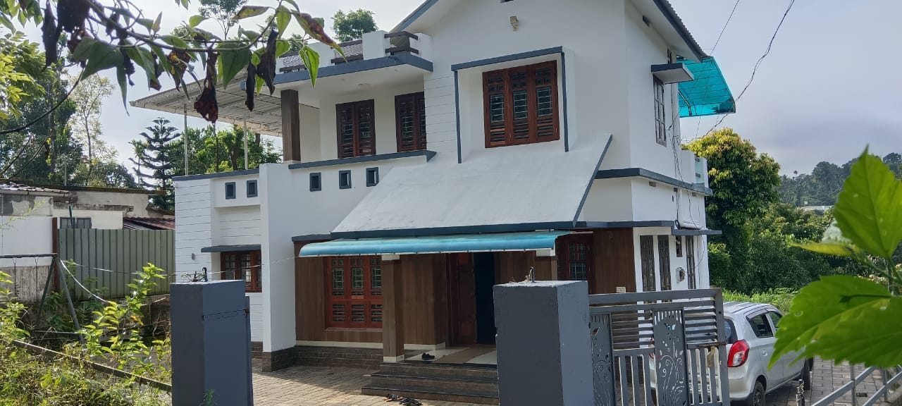 10.5 Cents of Land and a 2,000 Sq. Ft. 4-Bedroom House for Sale in Kalpetta
