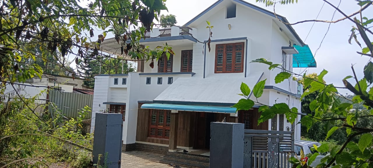 10.5 Cents of Land and a 2,000 Sq. Ft. 4-Bedroom House for Sale in Kalpetta